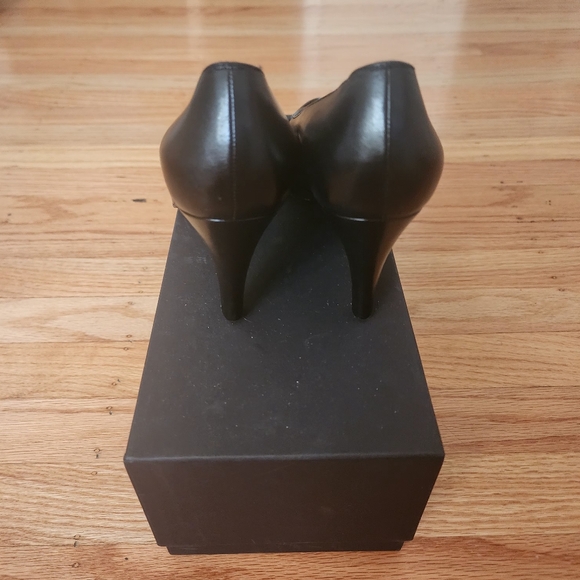 Vintage Chanel Black Leather Vernis Cap Toe Heels - Picture 2 of 7